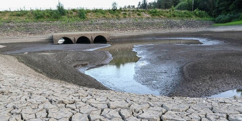 Nằm mơ thấy nước thì đánh con nào là hợp lý 2 Chiêm bao ao hồ cạn nước thì bạn cần phải cẩn thận với tài chính của mình