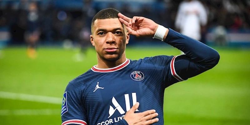 Liệu Chủ Tịch PSG Sẽ Trảm Mbappe Hay Tiếp Tục Cưng Chiều Hết Mức? 2 Tiểu sử về chàng tiền đạo gốc Pháp - Mbappe