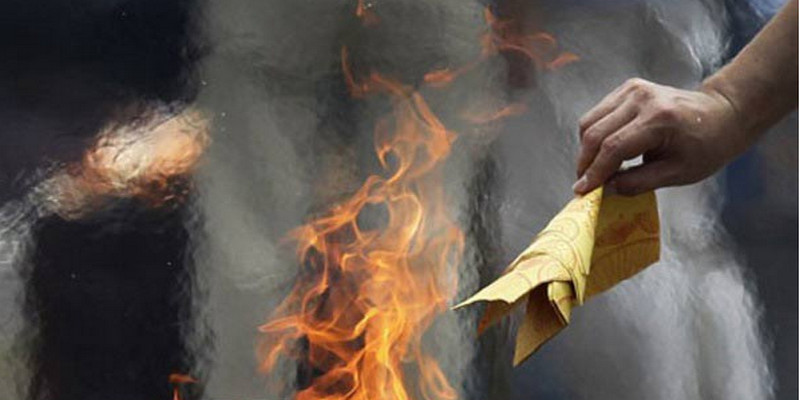 Chiêm Bao Thấy Lửa Thì Không Thể Bỏ Qua Những Con Số Nào? 2 Chiêm bao thấy mình đang đốt cái gì đó báo hiệu bạn cần phải cải thiện mối quan hệ người nhà?