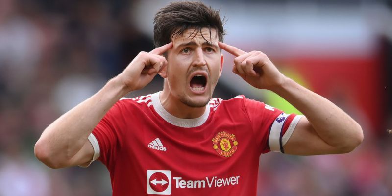 Top 5 Danh Sách Các Cầu Thủ Đội Bóng MU Mang Danh Phản Thầy 1 Cầu thủ đội bóng MU - đội trưởng Harry Maguire